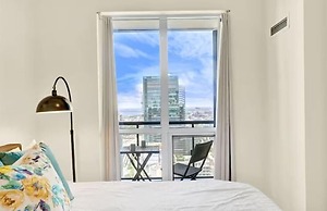 Life Suites Loft - CN Tower