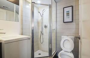 Life Suites Loft - CN Tower