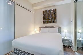 Life Suites Loft - CN Tower