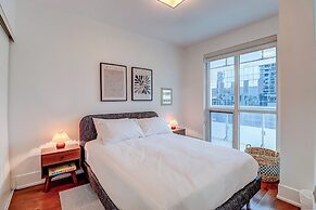 Life Suites Loft - CN Tower
