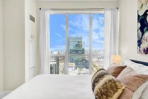 Life Suites Loft - CN Tower