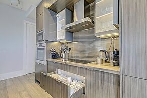 Life Suites Loft - CN Tower