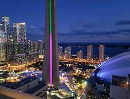 Life Suites Loft - CN Tower