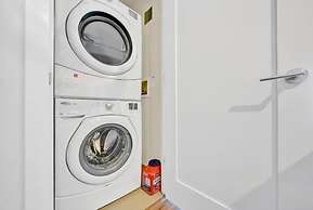 Life Suites Loft - CN Tower