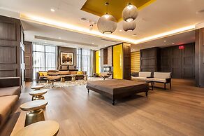 Life Suites Loft - CN Tower