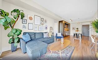 Life Suites Loft - CN Tower