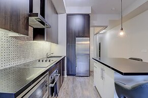 Life Suites Loft - CN Tower