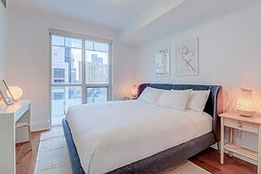 Life Suites Loft - CN Tower
