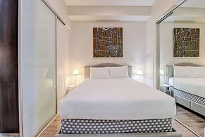 Life Suites Loft - CN Tower