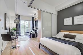 Life Suites Loft - CN Tower
