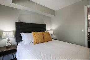 Life Suites Loft - CN Tower