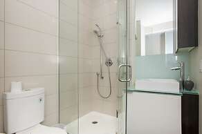 Life Suites Loft - CN Tower