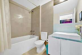 Life Suites Loft - CN Tower