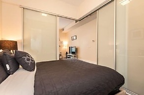 Life Suites Loft - CN Tower