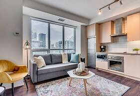 Life Suites Loft - CN Tower