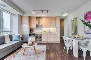 Life Suites Loft - CN Tower