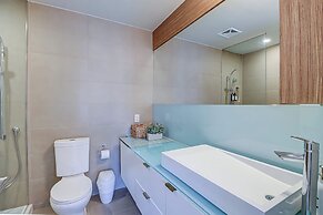 Life Suites Loft - CN Tower