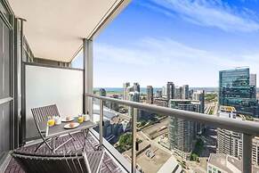 Life Suites Loft - CN Tower