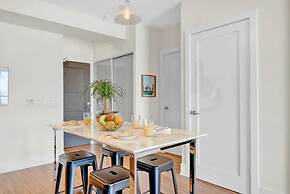 Life Suites Loft - CN Tower