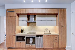 Life Suites Loft - CN Tower