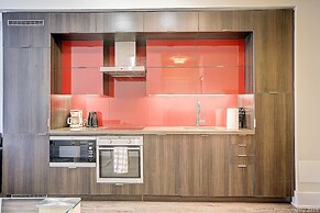 Life Suites Loft - CN Tower