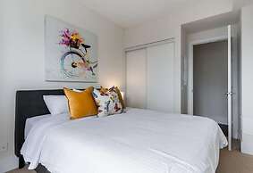 Life Suites Loft - CN Tower