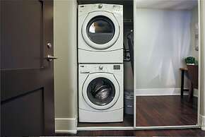 Life Suites Loft - CN Tower