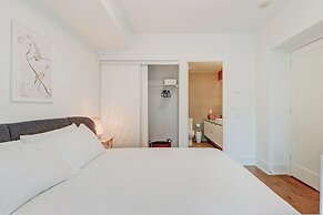 Life Suites Loft - CN Tower