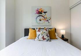 Life Suites Loft - CN Tower