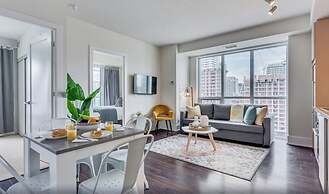 Life Suites Loft - CN Tower
