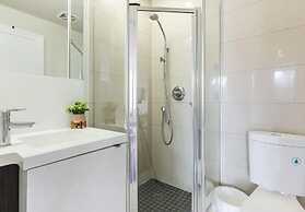 Life Suites Loft - CN Tower