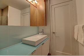 Life Suites Loft - CN Tower