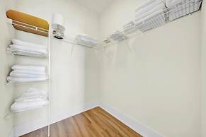 Life Suites Loft - CN Tower