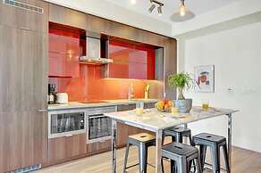 Life Suites Loft - CN Tower