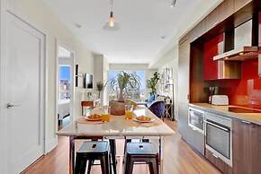 Life Suites Loft - CN Tower