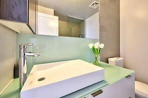 Life Suites Loft - CN Tower