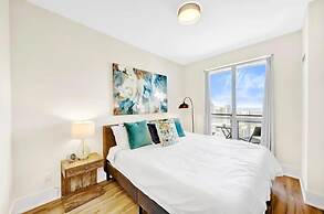 Life Suites Loft - CN Tower