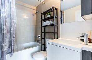 Life Suites Loft - CN Tower