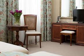 Dolphin Resort & Conference Center