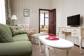 Dolphin Resort & Conference Center