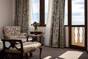 Dolphin Resort & Conference Center