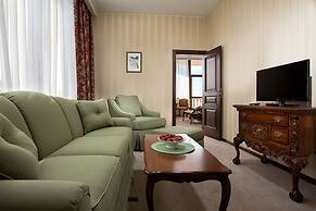 Dolphin Resort & Conference Center