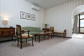 Dolphin Resort & Conference Center