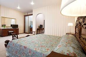 Dolphin Resort & Conference Center