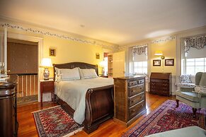 Clark Currier Inn