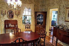 Clark Currier Inn