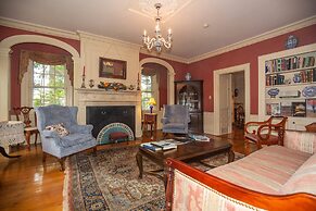 Clark Currier Inn