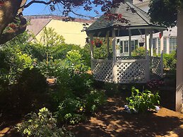 Clark Currier Inn