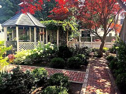 Clark Currier Inn