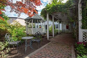 Clark Currier Inn